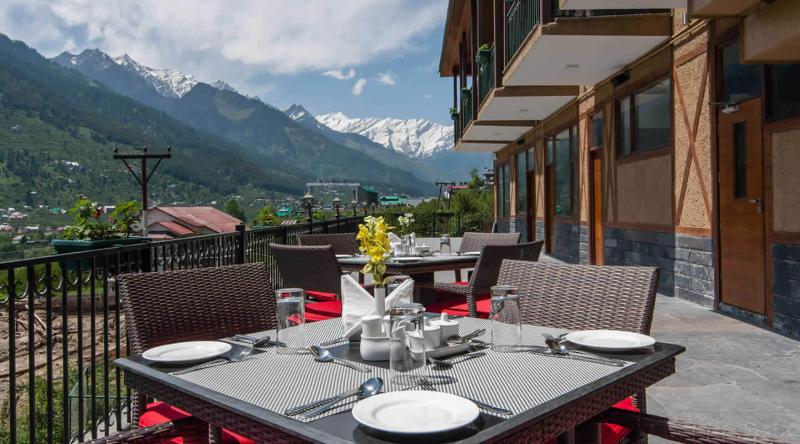 Top 10 Luxury Hotels in India on Hills